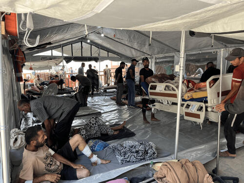 Nasser Hospital in southern Gaza is overcrowded with patients Nasser Hospital in southern Gaza is overcrowded with patients