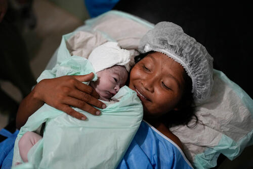 Adelia with her newborn son, José Antonio, at the MSF-supported clinic in Nabansuka