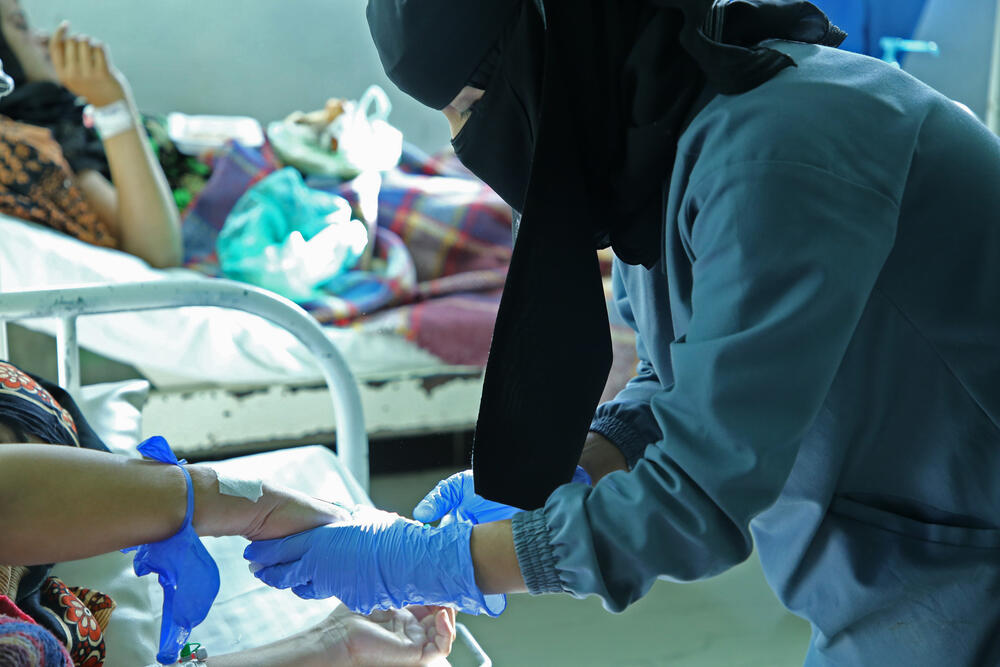 An MSF nurse checks on a patient at a mother and child hospital in Yemen