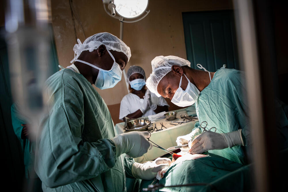 MSF surgeons perform a caesarean in the Democratic Republic of Congo