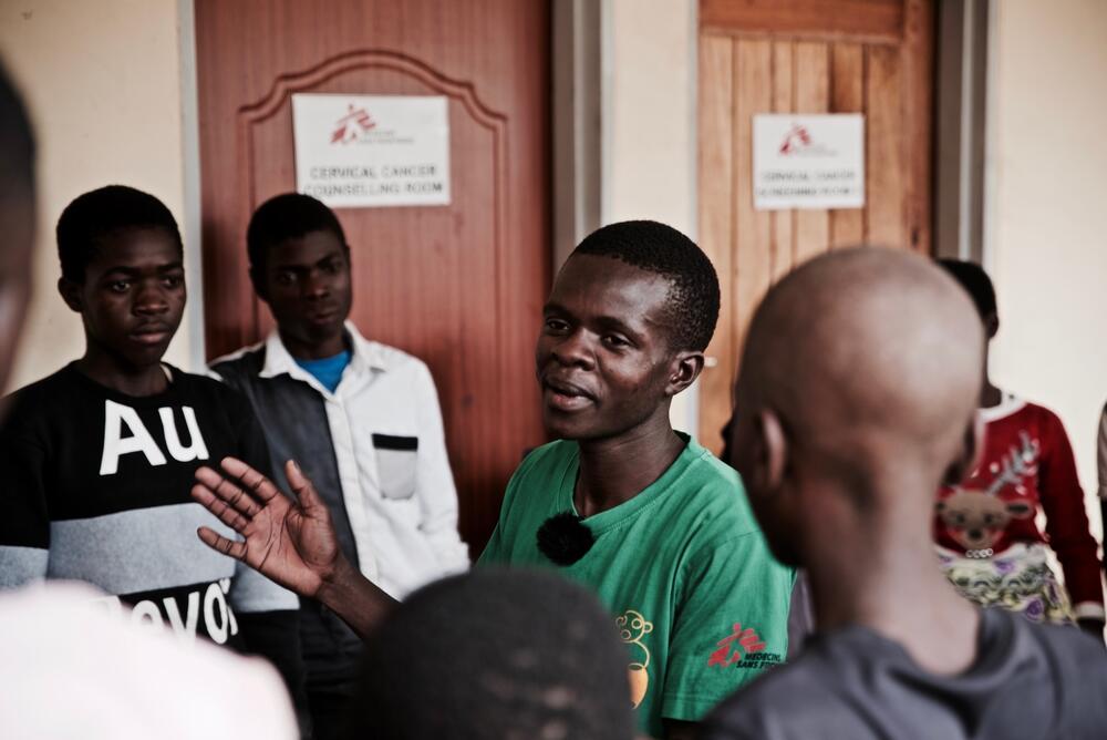 Twenty-year-old Chilungamo talks to fellow HIV-positive teenagers at an MSF support group