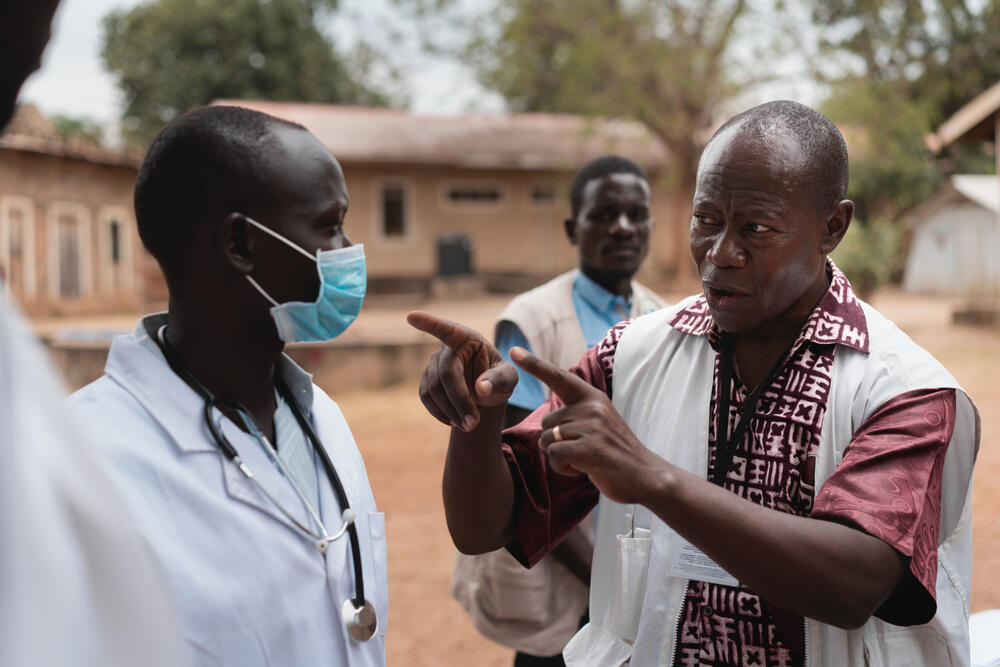 Water and sanitation coordinator Adrien Mahama illustrates the correct use of masks during an infection prevention and control training for the staff in Juba, South Sudan. 