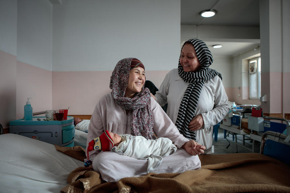 MSF patient Zakia, with newborn twins Qassim and Abbas, talks to an MSF midwife at Dasht-e-Barchi hospital