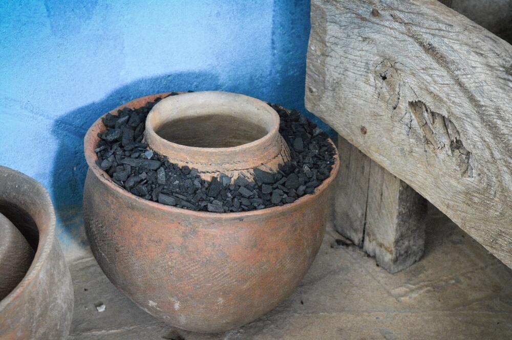 In South Sudan, clay pots with a layer of charcoal between them help to keep insulin at a steady temperature.