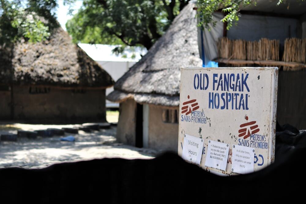 MSF's hospital in Old Fangak town is the only place in the region where people can receive treatment for serious conditions. Patients from remote villages often walk from several hours to several days to access medical care. Old Fangak, Jonglei state, South Sudan.