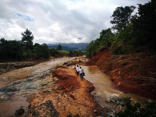 An MSF team walks on foot to access a village cut off by damage caused by Cylone Idai in Chimanimani, Zimbabwe, 2019.