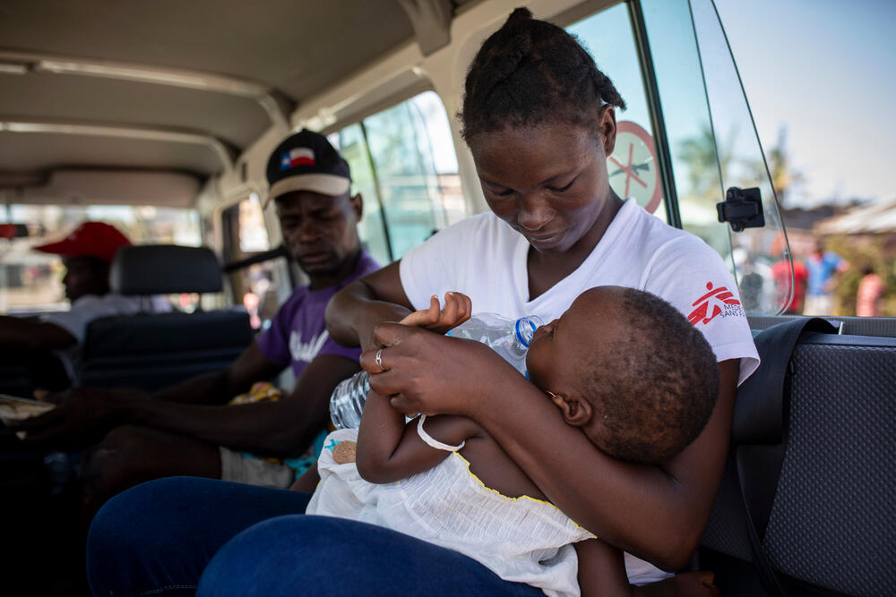 Aida Joao, an MSF health promotor, cares for a child with a suspected case of pneumonia from the slum of Praia Nova to the Health Centre of Punta Gea
