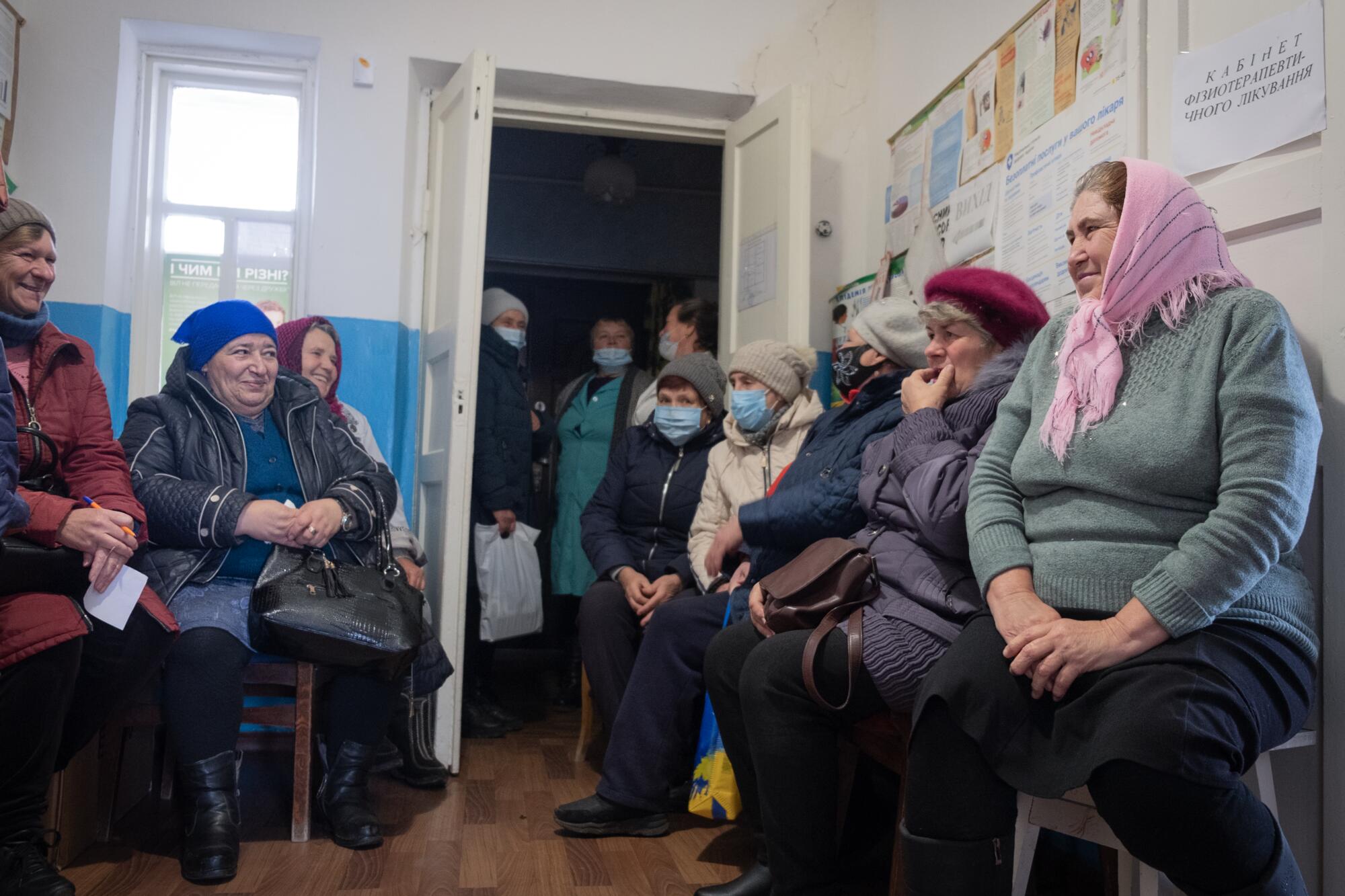 Absence of medical care for the elderly caught between the frontlines Ukraine war | MSF