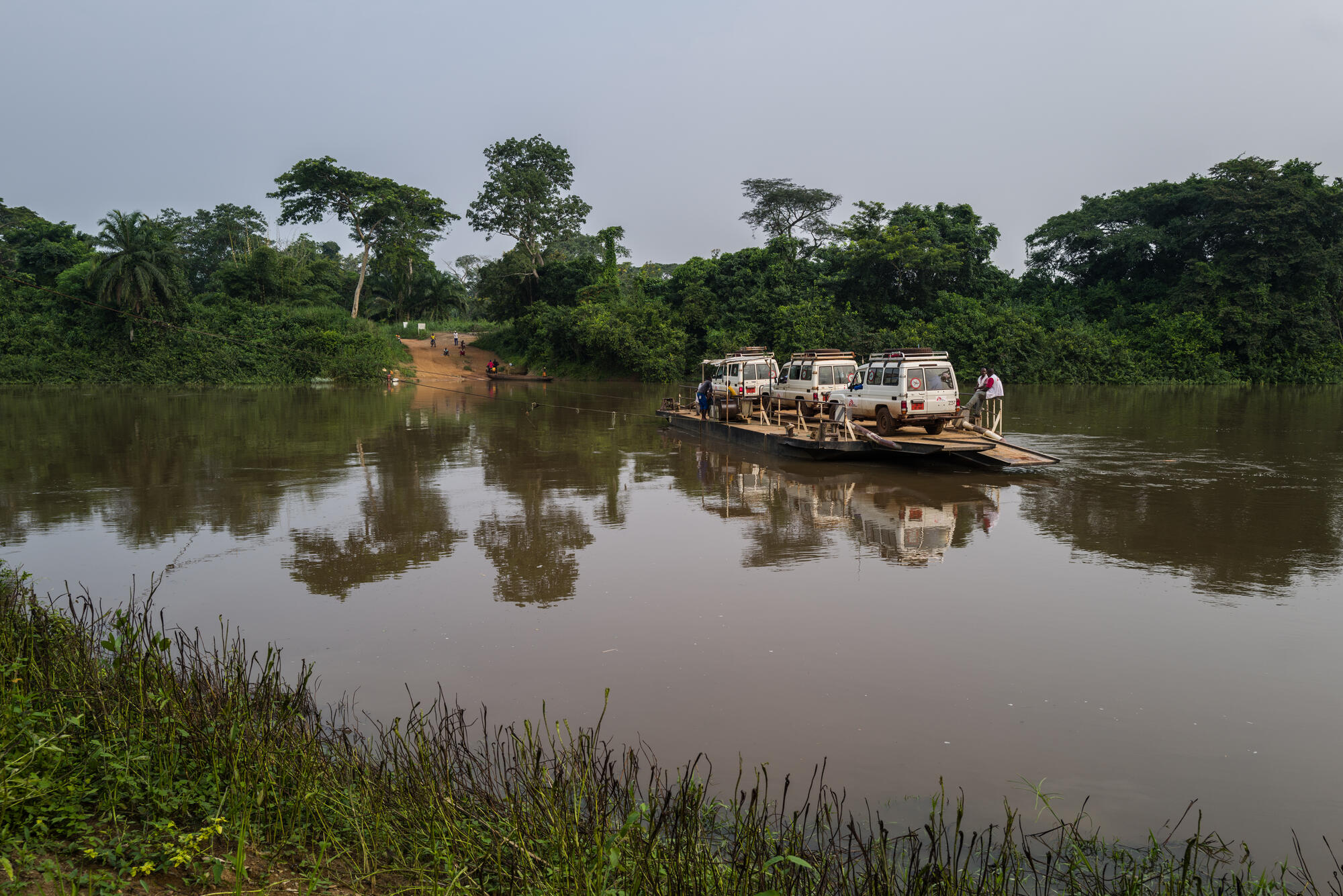 An MSF mobile clinic team crosses a river on the way back to Bangassou in the Central African Republic