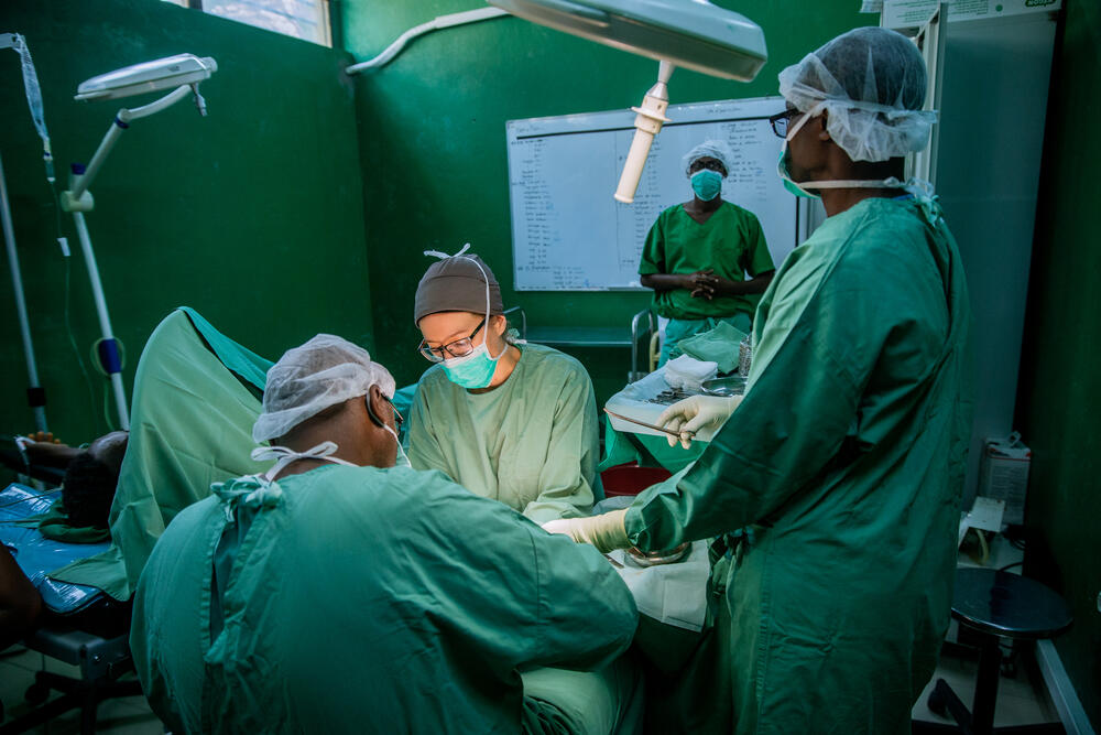 A surgical intervention is underway at “L’Arche de Kigobe” trauma center in Bujumbura, Burundi. MSF surgeons perform a tendon repair on the arm of a young boy after a road crash.