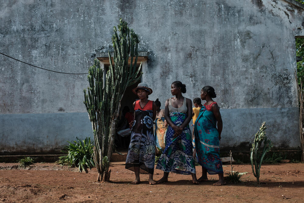 Three pregnant women waiting outside an MSF mobile clinic in Ambodrian i’Sahafary