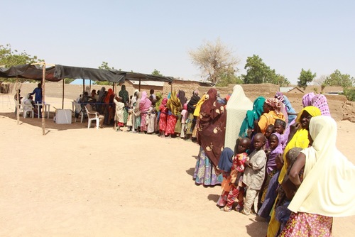 Nigeria: Searching for aid after fleeing the fighting Nigeria: Searching for aid after fleeing the fighting