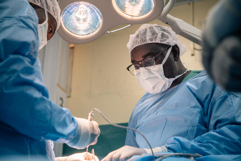 Muhammad Lawal Abubakar leading a surgical team at MSF's noma project