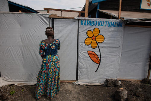 At the MSF Tumaini clinic in the camps of Bulengo and Lushagala,  the treatment of sexually transmitted diseases represent 60% of the consultations, 14% for family planning and 4,4% are related to the termination of pregnancy.