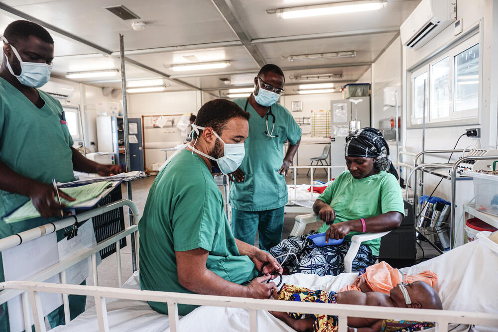 Medical staff check up on a young patient being treated in MSF's Hangha Hospital in Kenema