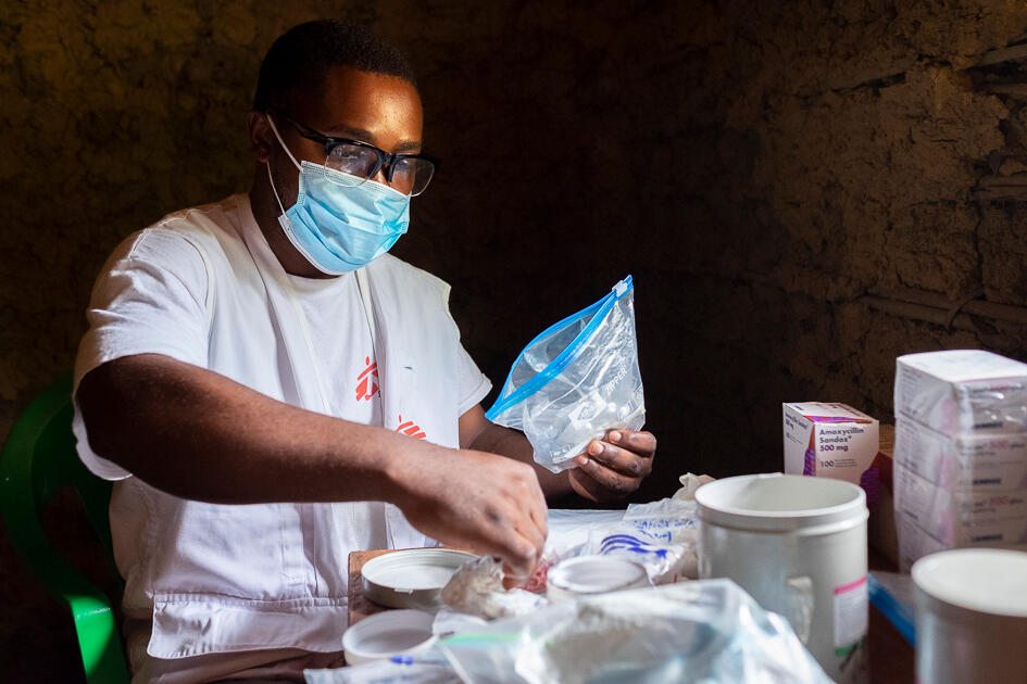 Patient Muhindo, an MSF nurse, prepares to dispense treatments to patients in Ikenge, Equateur Province, Democratic Republic of Congo.