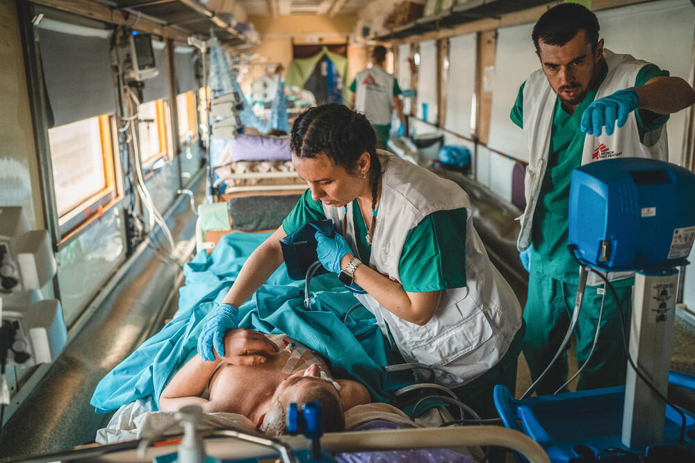 In Ukraine, on board a specialist medical evacuation train, an MSF medical team monitors an intensive care patient being transpo In Ukraine, on board a specialist medical evacuation train, an MSF medical team monitors an intensive care patient being transported to safety