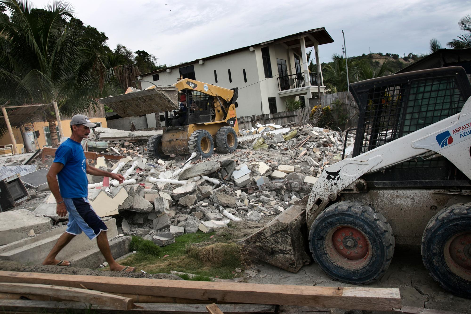 Earthquake in Ecuador: Testimonies from people living in shelters | MSF