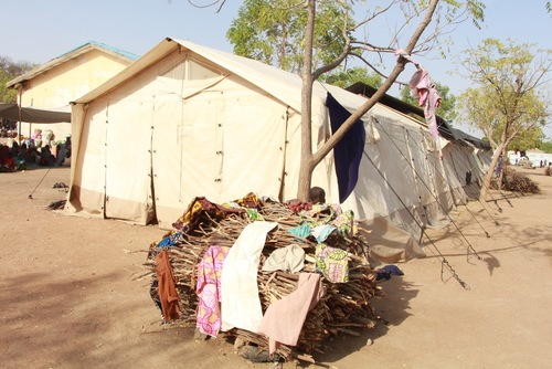 Nigeria: Searching for aid after fleeing the fighting Nigeria: Searching for aid after fleeing the fighting
