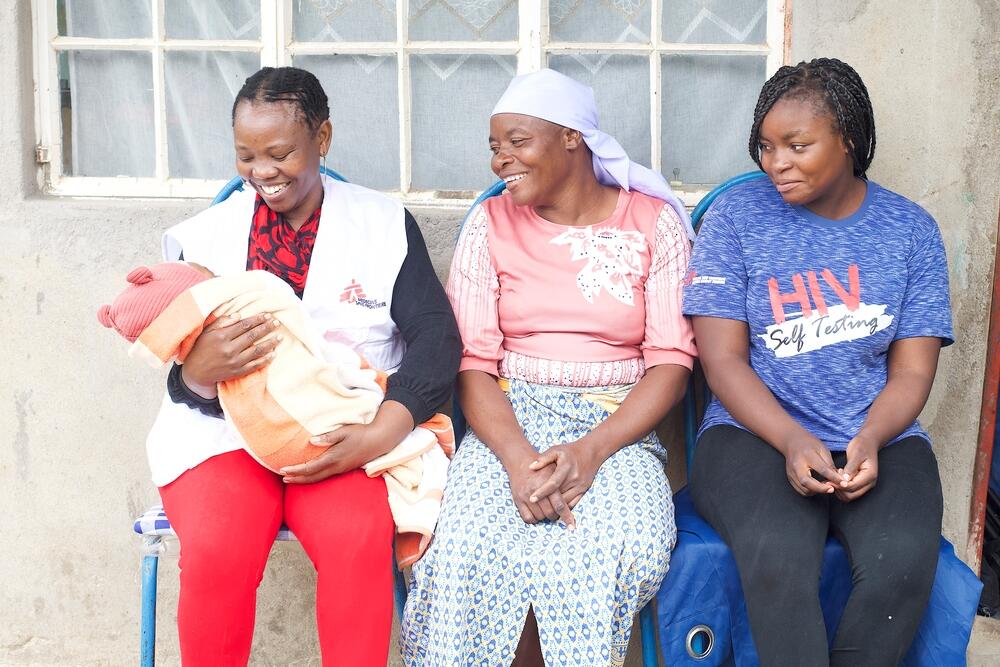 MSF social worker Relative Chitungo has supported Marvellous, right, after she needed support with her pregnancy in Mbare, Zimbabwe