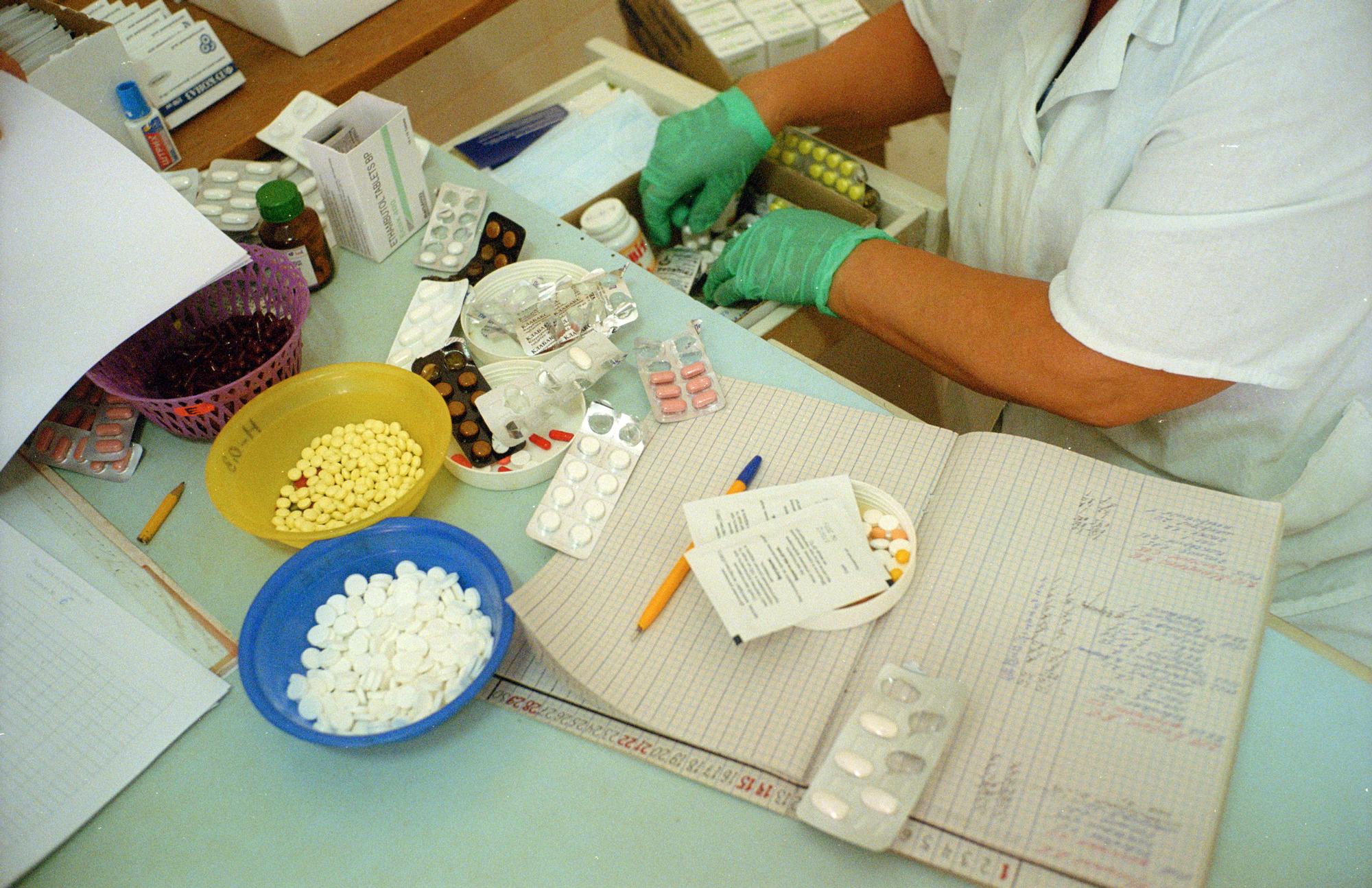 Ukraine MSF provides urgently needed medical supplies to hospitals receiving wounded in eastern