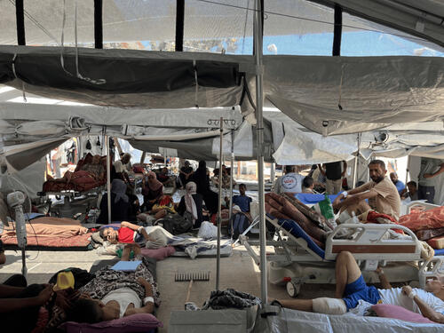 Nasser Hospital in southern Gaza is overcrowded with patients Nasser Hospital in southern Gaza is overcrowded with patients