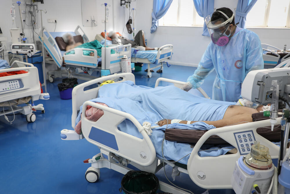 In Sanaa, Yemen, MSF medics monitor COVID-19 patients in a specialist intensive care unit