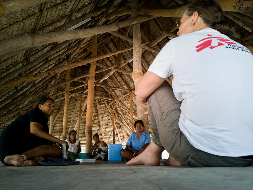 MSF midwife Sandra Sedlmaier-Ouattara speaks with Ministry of Health staff in Tabituaea North, on the outer islands of Kiribati