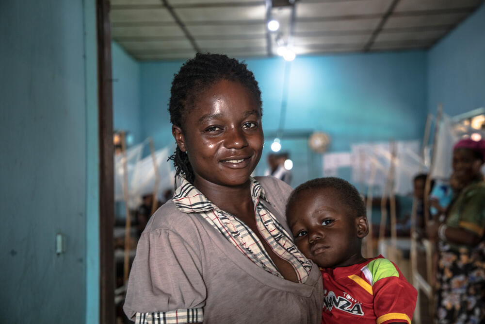 After more than a week of medical care at the Bangabola general hospital, Rachel's son, who suffered from measles, is now better. She is happy to leave the hospital and go home.