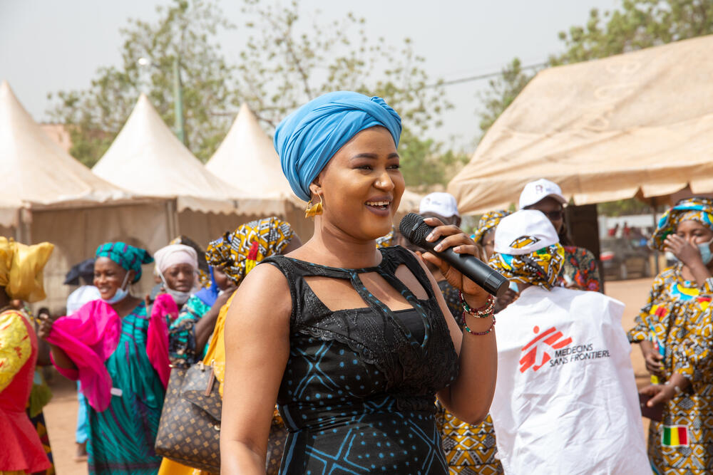 Malian artist Bintou Soumbounou is the MSF ambassador in the fight against female cancer in Mali. "As an ambassador of the campaign, I invite all women to come for screening. It's free and it's in all the CSCOMs of the Bamako CIV during this month of March. Go ahead, let's mobilize against cancer."