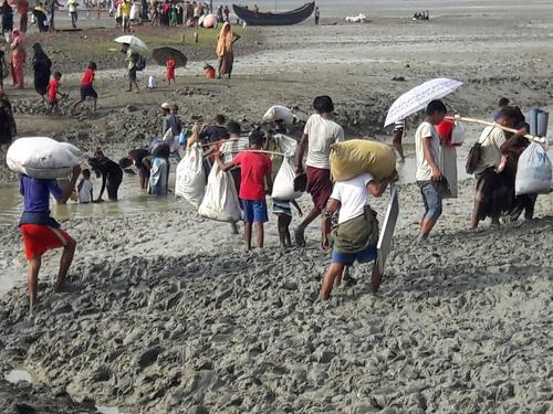 Refugees Fleeing into Bangladesh Refugees Fleeing into Bangladesh