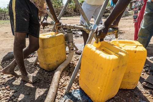 One of the 10 water fetching points in the city of Buzi, with treated and provided by MSF