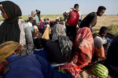 Arrival of displaced civilians from besieged El-Fasher at the checkpoint at the entrance of Tawila Arrival of displaced civilians from besieged El-Fasher at the checkpoint at the entrance of Tawila