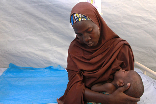 Nigeria: Searching for aid after fleeing the fighting Nigeria: Searching for aid after fleeing the fighting