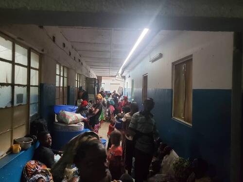 A group of displaced people shelter in the MSF-supported Masisi Hospital