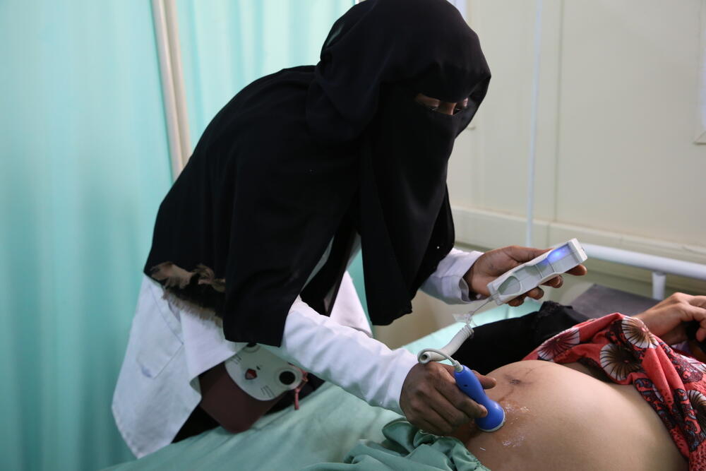A midwife performing an ultrasound scan on a patient at an MSF-supported mother and child hospital in Yemen