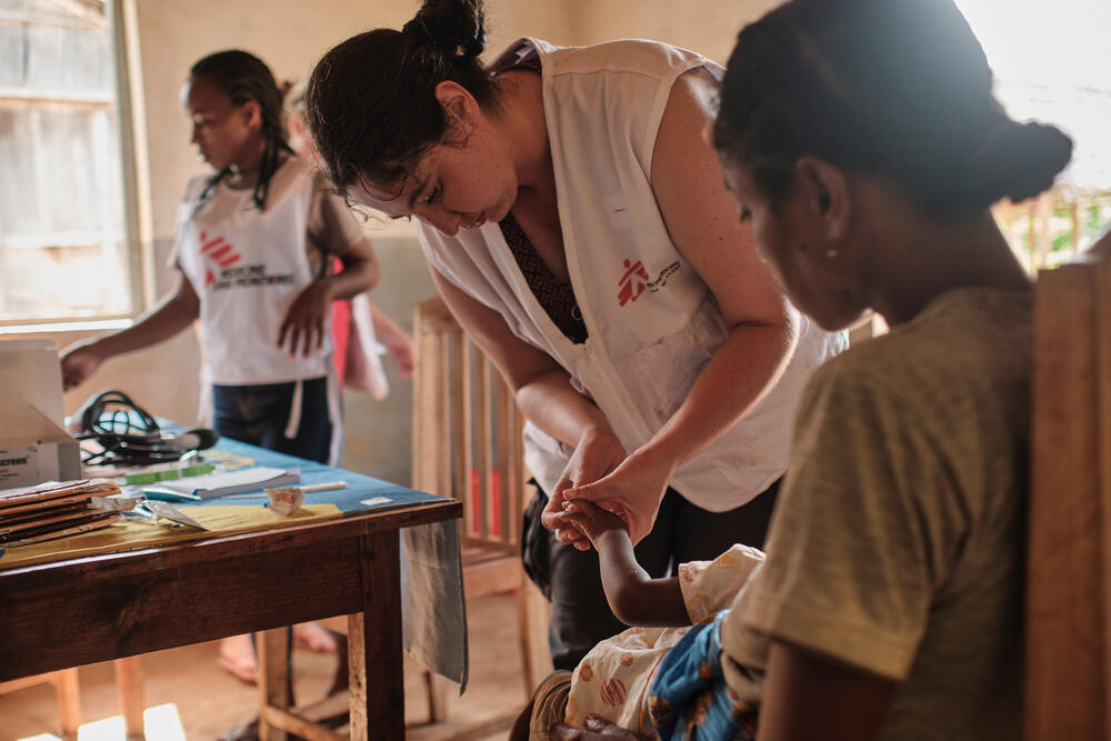 An MSF medical team carrying out mobile clinic consultations in Ambodrian i’Sahafary, a village only accessible by boat