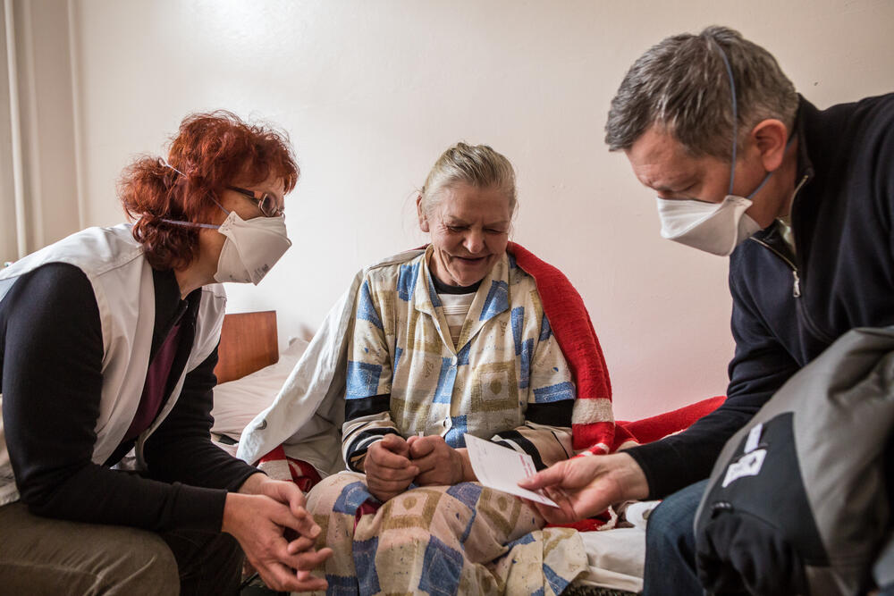 An MSF nurse counsels multidrug-resistant TB patient Halyna Uvarenko, 56, about her treatment in Zhytomyr, Ukraine. 