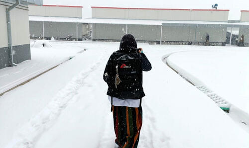 Nurse Diana Pereira de Sousa walking in the snow at an MSF-supported hospital in Kunduz, northern Afghanistan