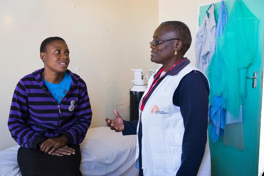 A 24-year-old patient speaks to an MSF medic about HPV infection and cervical cancer