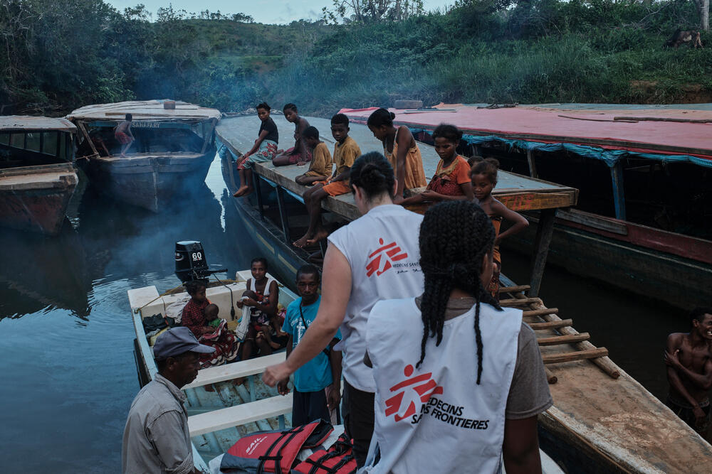 An MSF mobile clinic team departing from the village of Ambodrian i’Sahafary in Madagascar