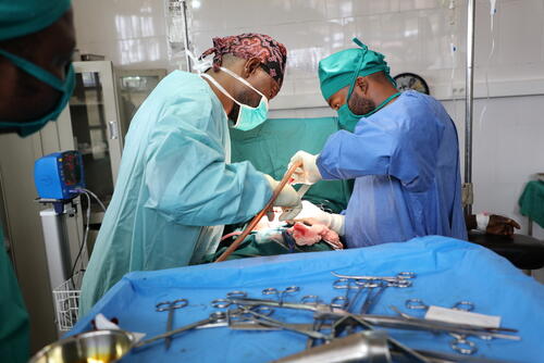 In the operating theatre of Popokabaka General Referral Hospital, MSF surgeon Johnny Kasangati and his team perform surgery on a patient with a perforated bowel due to typhoid fever.

From mid-July to mid-September, MSF emergency teams responded a typhoid outbreak in Popokabaka health zone, supporting treatment at the general hospital and in seven health centres, providing them with clean water, setting up sensitization activities and reinforcing epidemiological surveillance.

In total, 2,180 patients were treated for typhoid fever and 20 surgical operations linked to complications of the disease were performed with MSF’s support. In addition to treating typhoid fever, the MSF team also operated on 11 people for surgical emergencies and treated more than 3,500 patients suffering from simple and severe malaria.