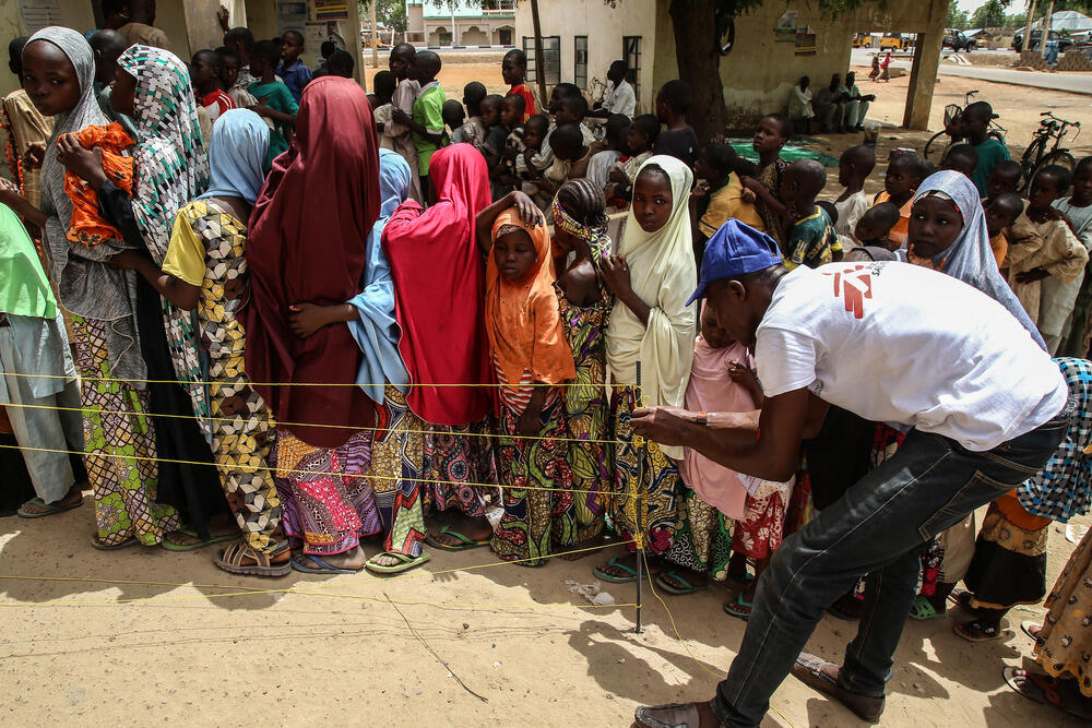 An MSF worker controls the queue of children waiting to be vaccinated against meningitis in Damaturu, northern Nigeria.