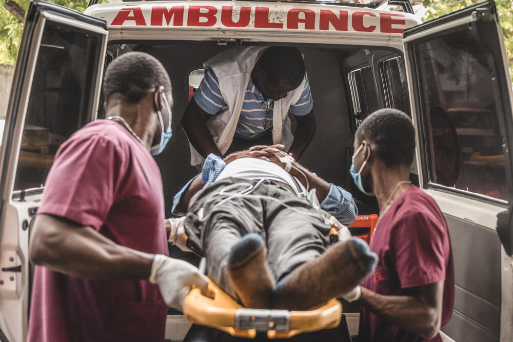 An MSF medical team transfer a head trauma patient from an ambulance in Port-au-Prince