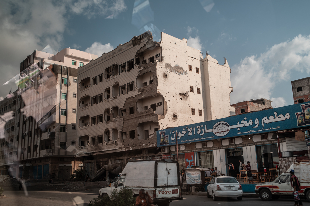 Buildings in the city of Aden damaged by during fighting between Ansar Allah and the former President Ali Abdallah Saleh against the Southern resistance, backed by the Saudi and Emirati-led coalition.