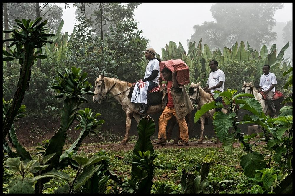 MSF teams travel on horseback and carry supplies by hand across difficult terrain in the Sidama Zone of Ethiopia.