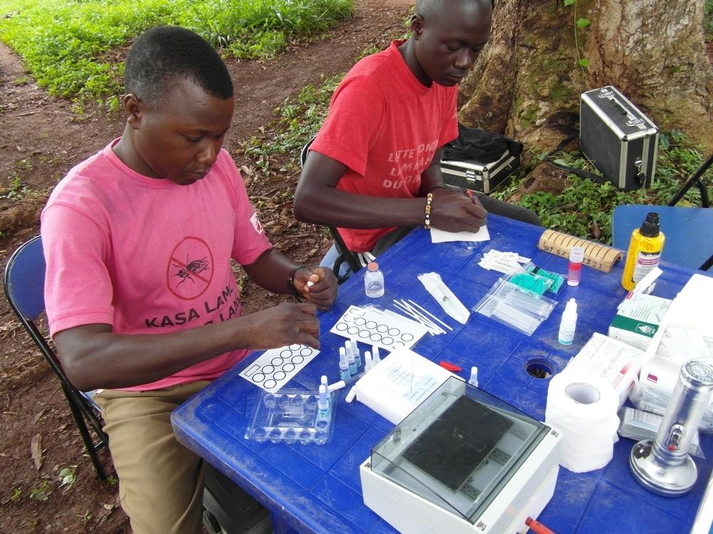 The MSF team sets up a diagnostic table to test villagers in Sukadi for sleeping sickness and other diseases.