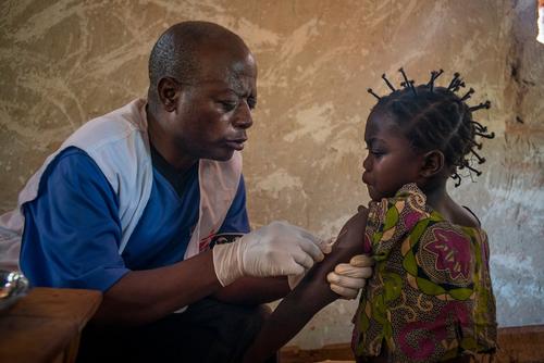 MSF Measles Vaccination in DRC MSF Measles Vaccination in DRC