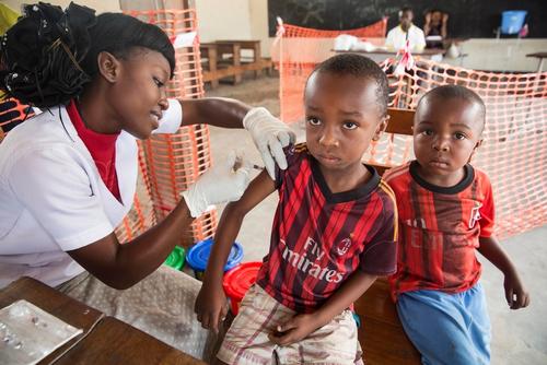 Yellow Fever Vaccination in Kinshasa Yellow Fever Vaccination in Kinshasa