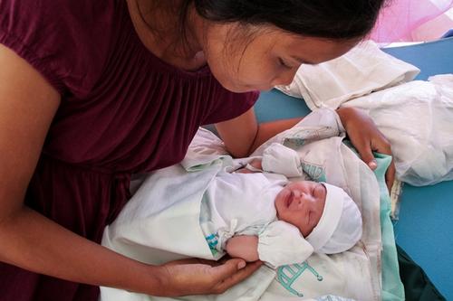 first Baby born in the maternity ward of MSF in Guiuan first Baby born in the maternity ward of MSF in Guiuan